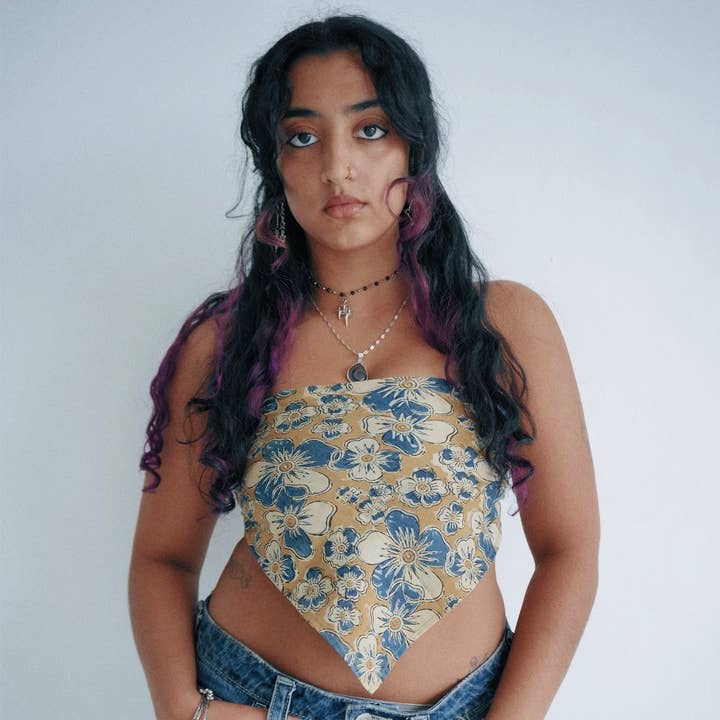 Havsalt Solsikker - Kalamkari Bomuldsbandana (KK1536) for engroshandel hos White Lotus Fashions