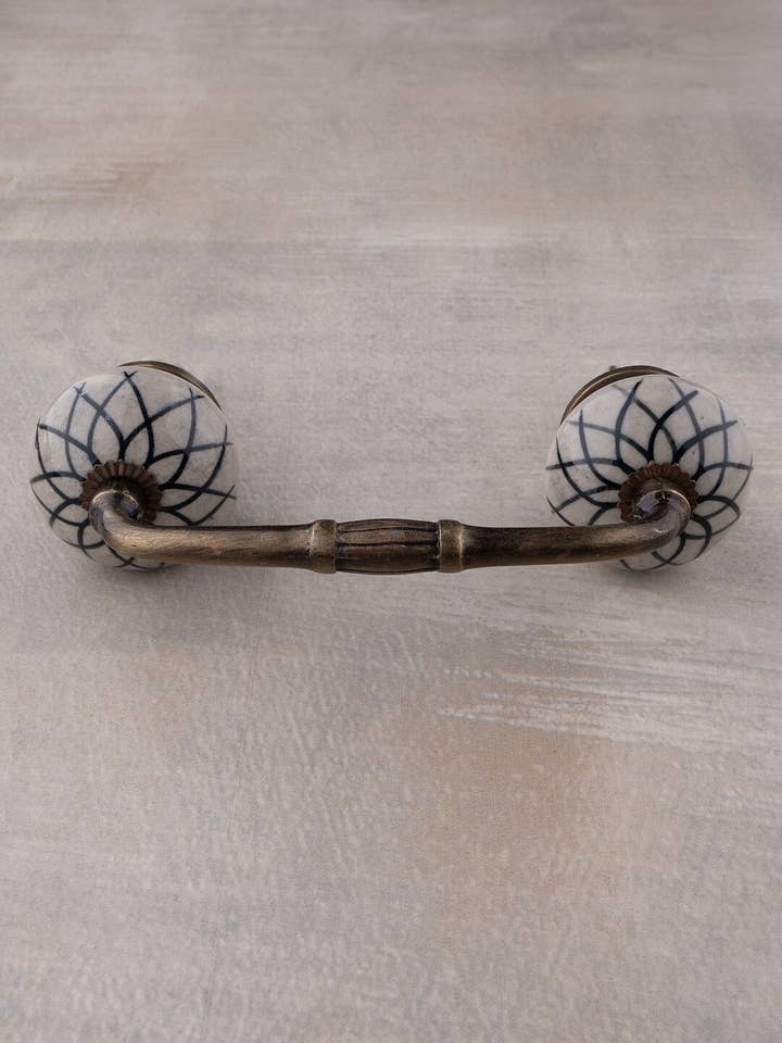 Desenho artesanal de flor preta em base cinza claro, armário de cozinha, gaveta, gaveta, gaveta, puxar por atacado de KNOBCO