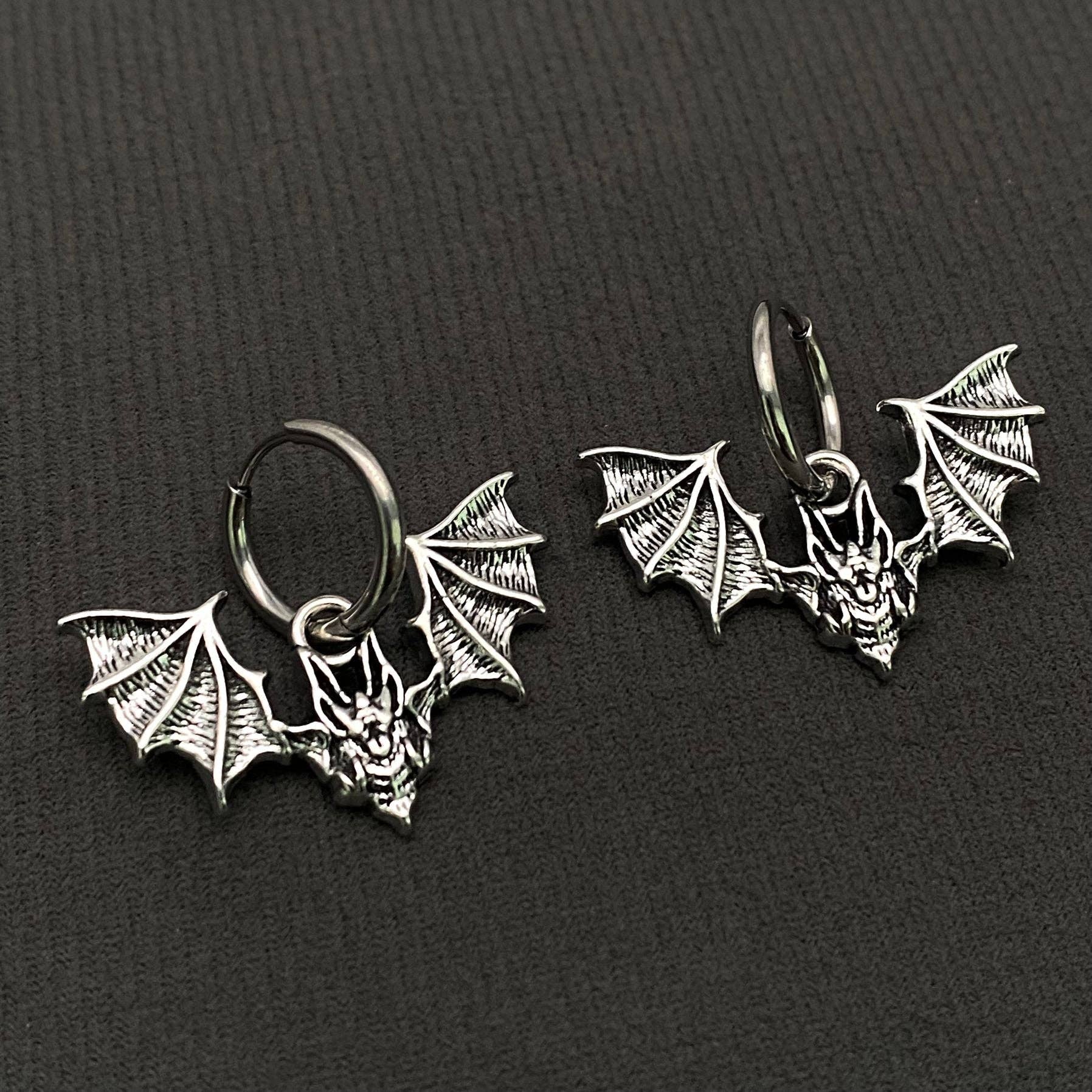 Mio Queena – Großhandel Huggie-Ohrring – Gotische Fledermaus-Umarmungs-Ohrringe - GT2
