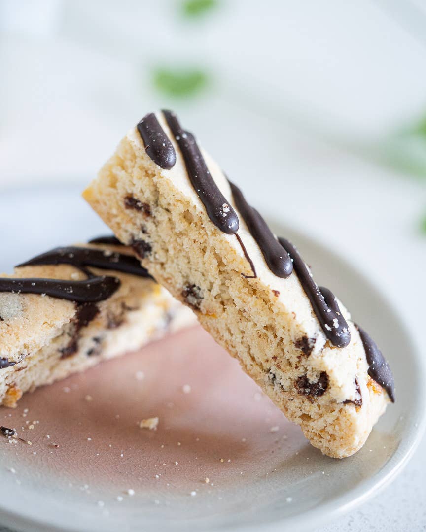 Enjoy Biscotti Company - Wholesale Cookie - Amaretto Double Chunk Biscotti1