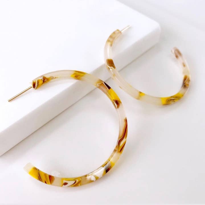 Acetat hoops. AYLA smal i solsikke for engroshandel hos NIYIEMstudio