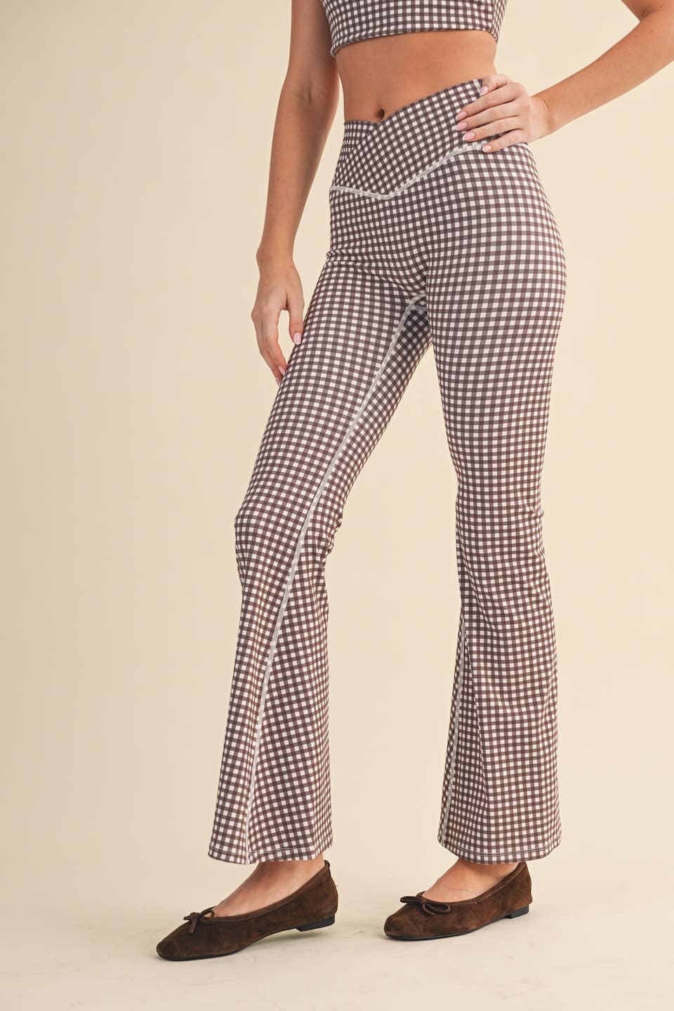 KIMBERLY C – Engroshandel Sports-/loungeleggings – til kvinder – Gingham Print Højtaljede Crossover Flare Leggings32