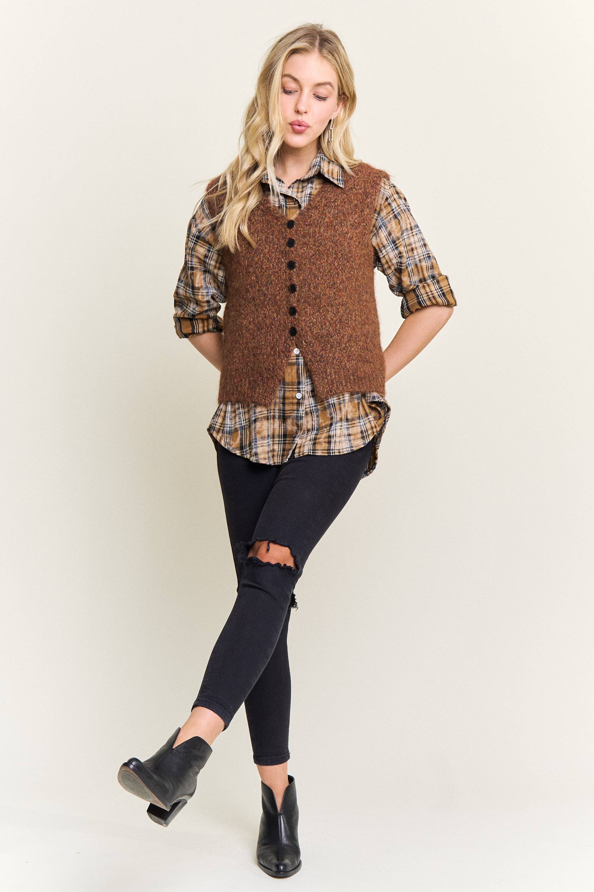 ADORA LA - Wholesale Outerwear Vest - Women's - CESW4158-BUTTON-UP FUZZY KNIT SWEATER VEST7