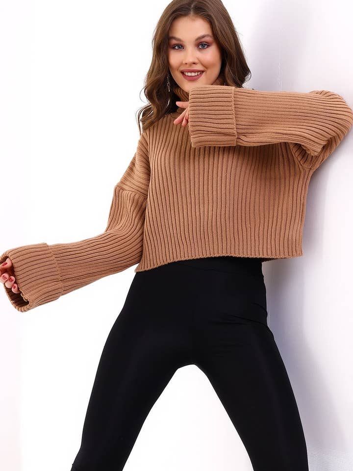 PULL COURT EN TRICOT CÔTELÉ pour la vente par Cloth Cube