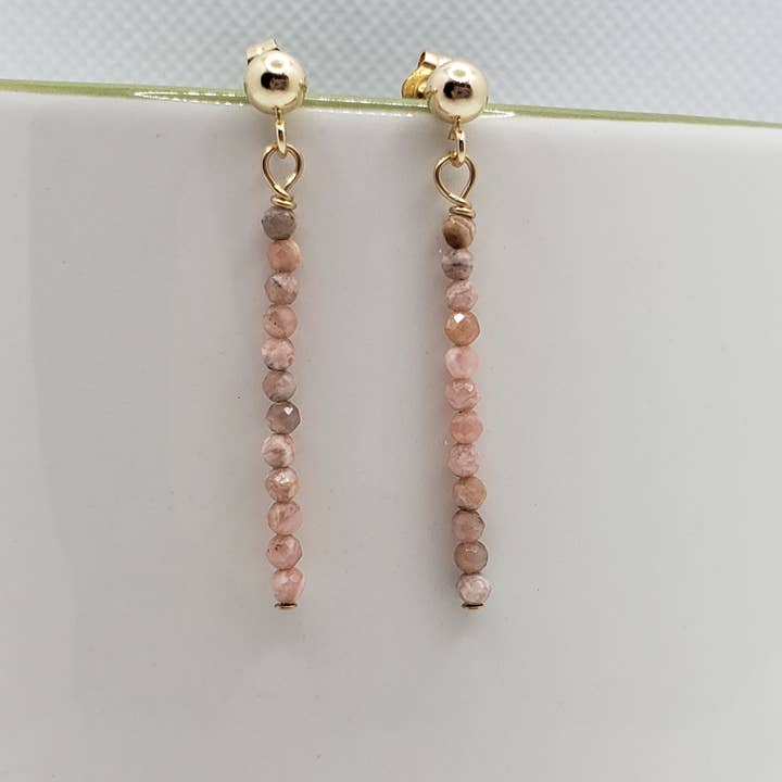 Minimalistische bar oorbellen - Rhodochrosiet voor wholesale door Divine Dragon Designs