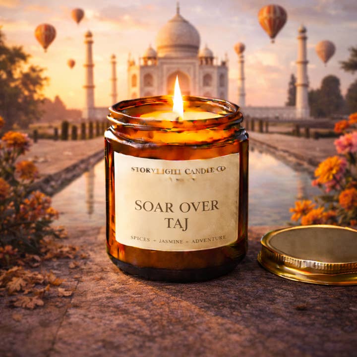 Soar Over Taj - Premium kokos- och aprikosvaxljus - Handgjort i små serier för wholesale av Storylight Candle Co