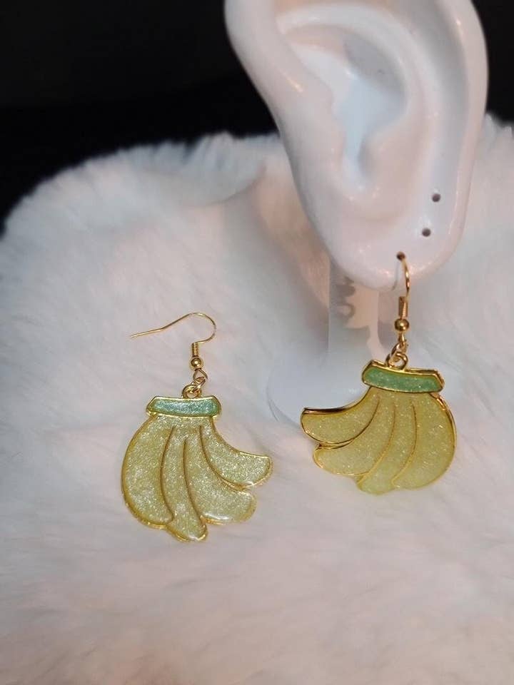 Orecchini Pendenti Artigianali a Forma di Banana in Resina Gioielli per la vendita all'ingrosso da parte di BabyGirl Creations