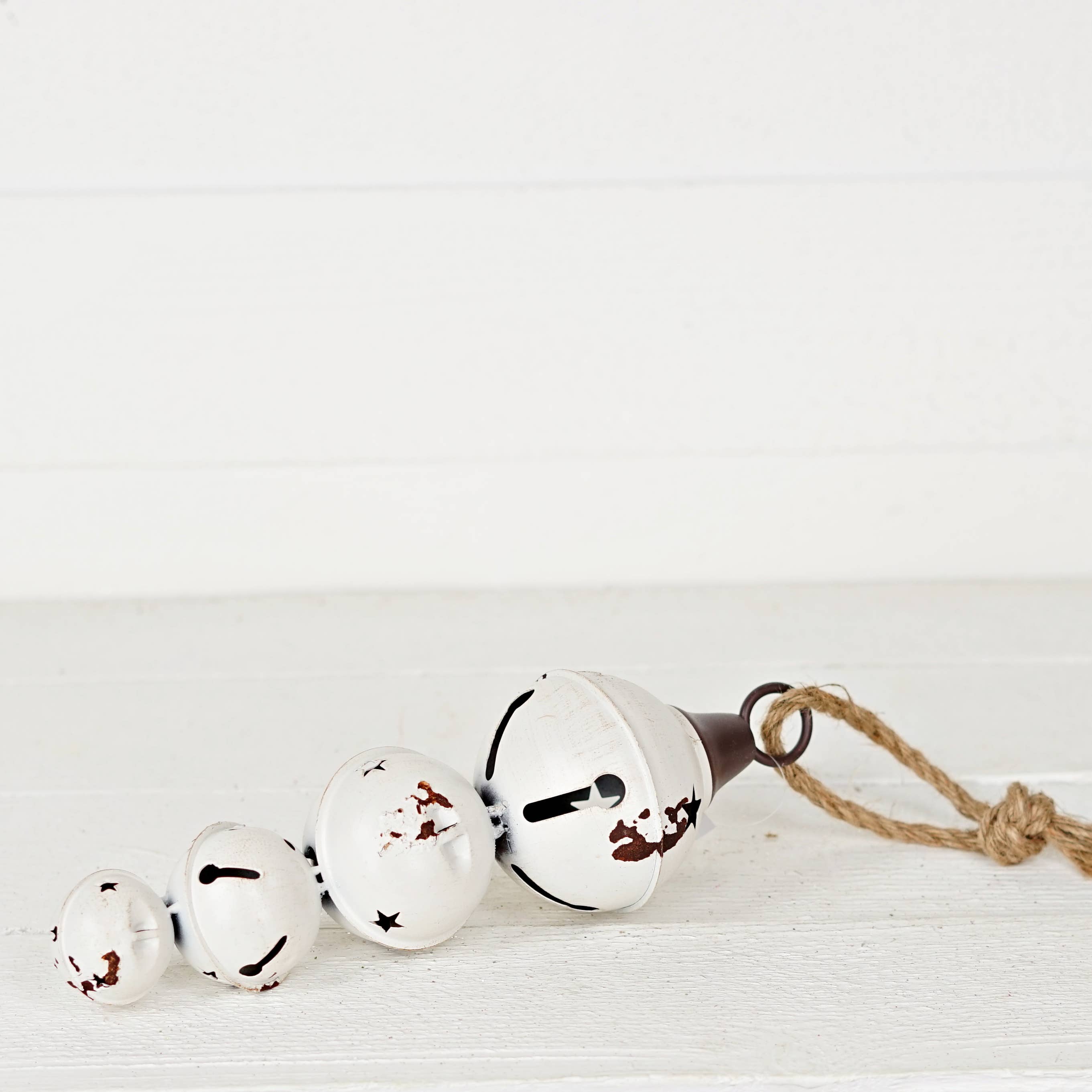 Holiday Depot Inc. - Wholesale Ornament - M10820- Distressed Metal 4 Bells Strand-White1