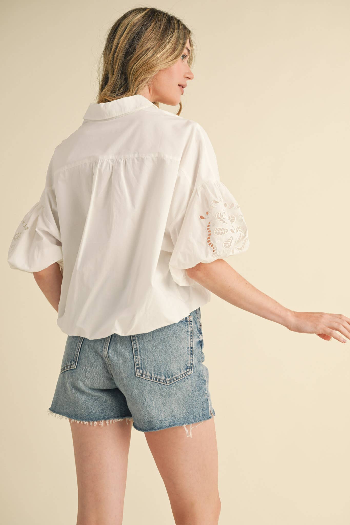 &MERCI – Engroshandel Skjorte med buttondown – til kvinder – UDSKÅRET BRODERET BOBLEÆRME TOP MTP383541