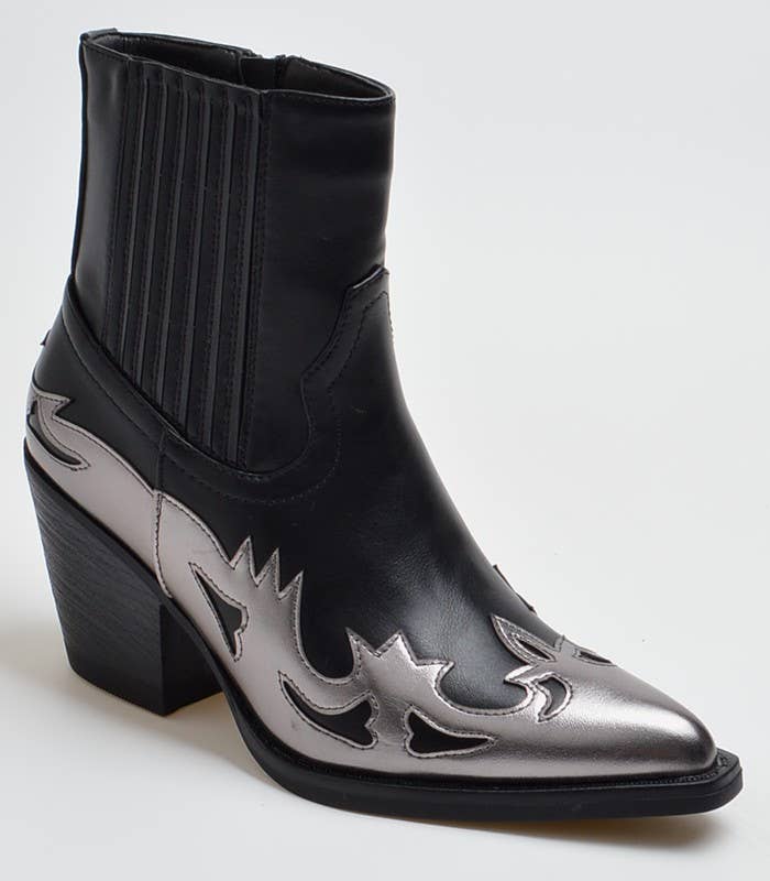 SWEET MAGIC MODA Y COMPLEMENTOS - Wholesale Cowboy Boots - Women's - COUNTRY-STYLE FAUX LEATHER BOOT1