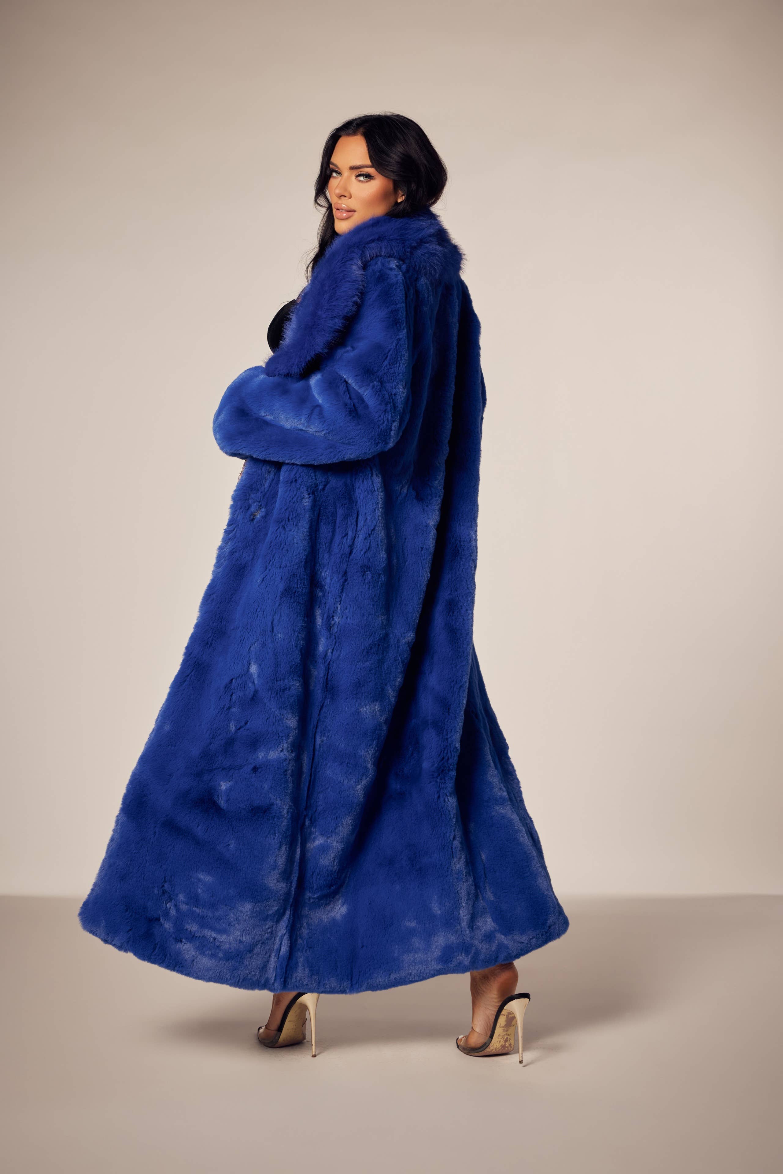 WFFS - Wholesale Coat - Women's - Faux Fur Long Coat with Pockets6