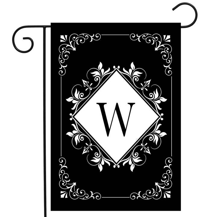 Drapeau de jardin recto-verso avec monogramme W noir et blanc pour la vente par Briarwood Lane
