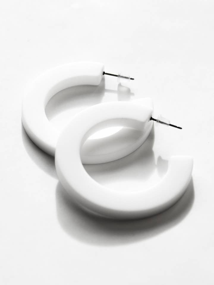 Brincos de Argola Lucite Branco por atacado de The Jewelry Bx