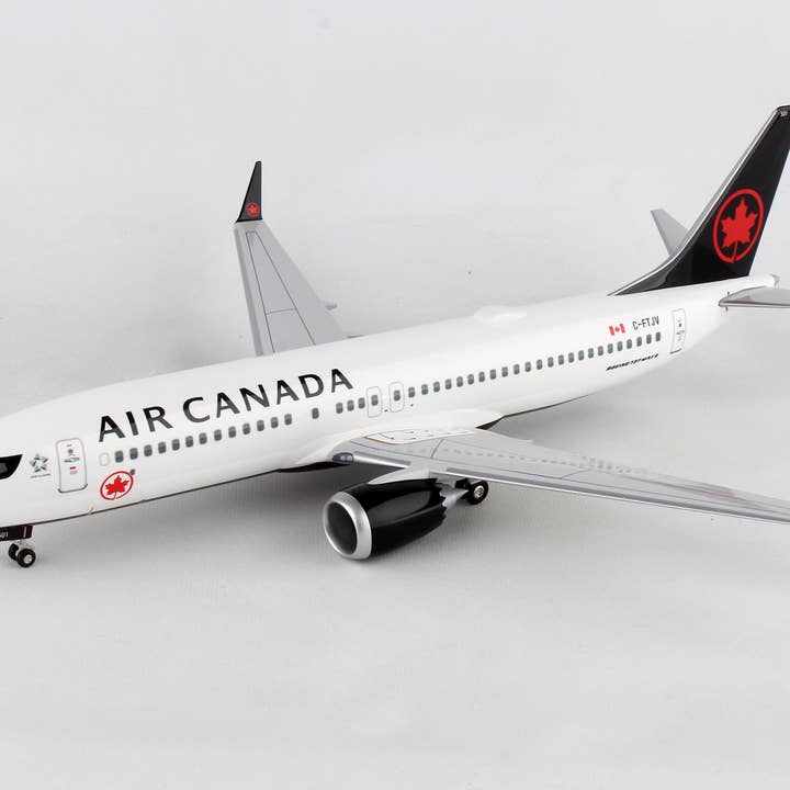 SKYMARKS AIR CANADA 737MAX8 1/100 CON SOPORTE DE MADERA Y TREN DE ATERRIZAJE para venta al por mayor de Daron Worldwide Trading