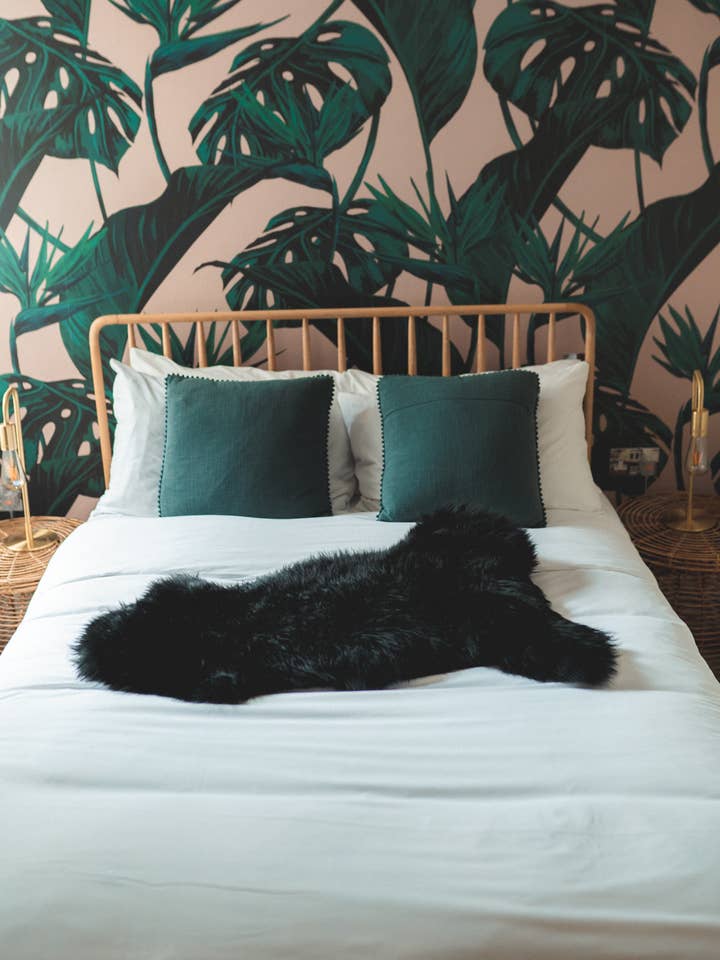 Large Sheepskin black rug for wholesale by Sheepers SP .Z O.O.