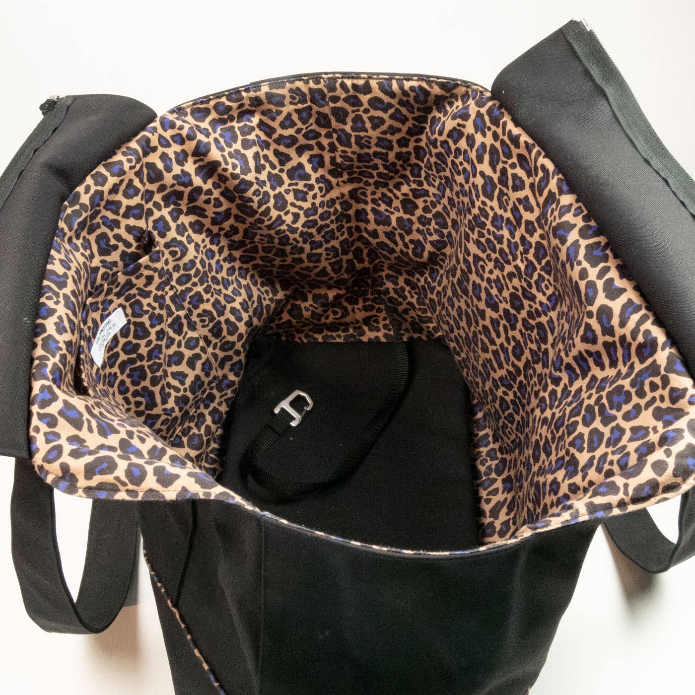 woof & wiggle - Wholesale Pet Carrier - Dog - Oh La La Leo dog bag8