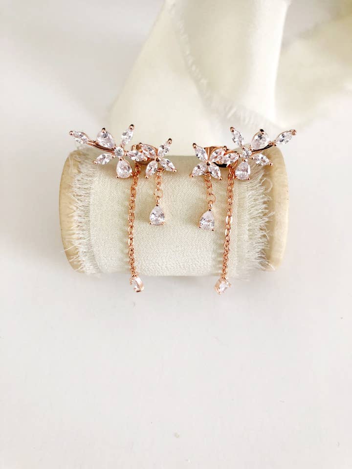 Boucles d'oreilles pendantes Roxy Diamond pour la vente par Belle Box Boutique