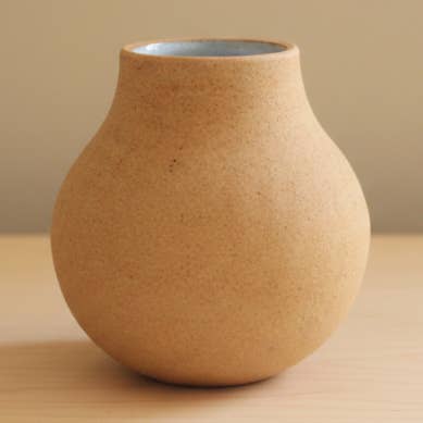 Pot rond en céramique fait main avec extérieur en terre cuite pour la vente par Sok Living