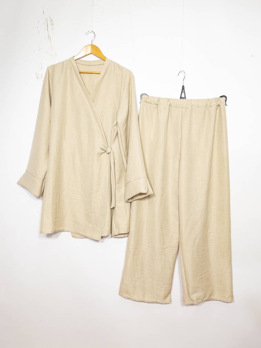 IDEAL OUTFIT – Großhandel Set aus Oberteil und Hose (NICHT Loungewear) – Damen – Abaya-Set mit überkreuztem Oberteil und seitlichen Knoten20