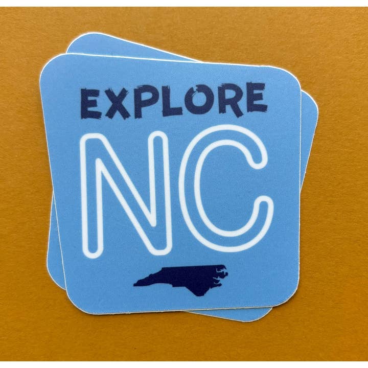 Autocollant Explore NC - Caroline du Nord pour la vente par Commonwealth Outdoor