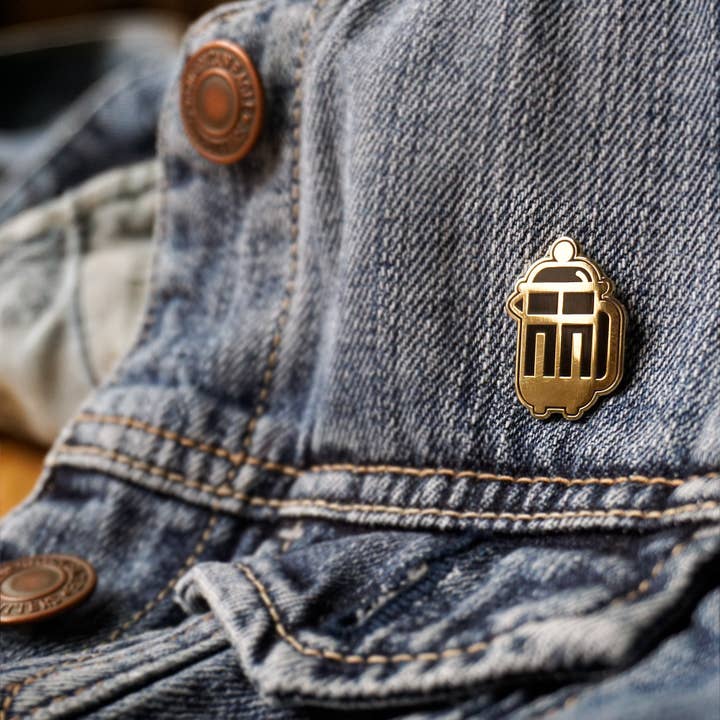 On Point Pins – wholesale Nål och knapp för kavajslag – Kaffekollektion: Emaljpin med fransk press för kaffebryggning3