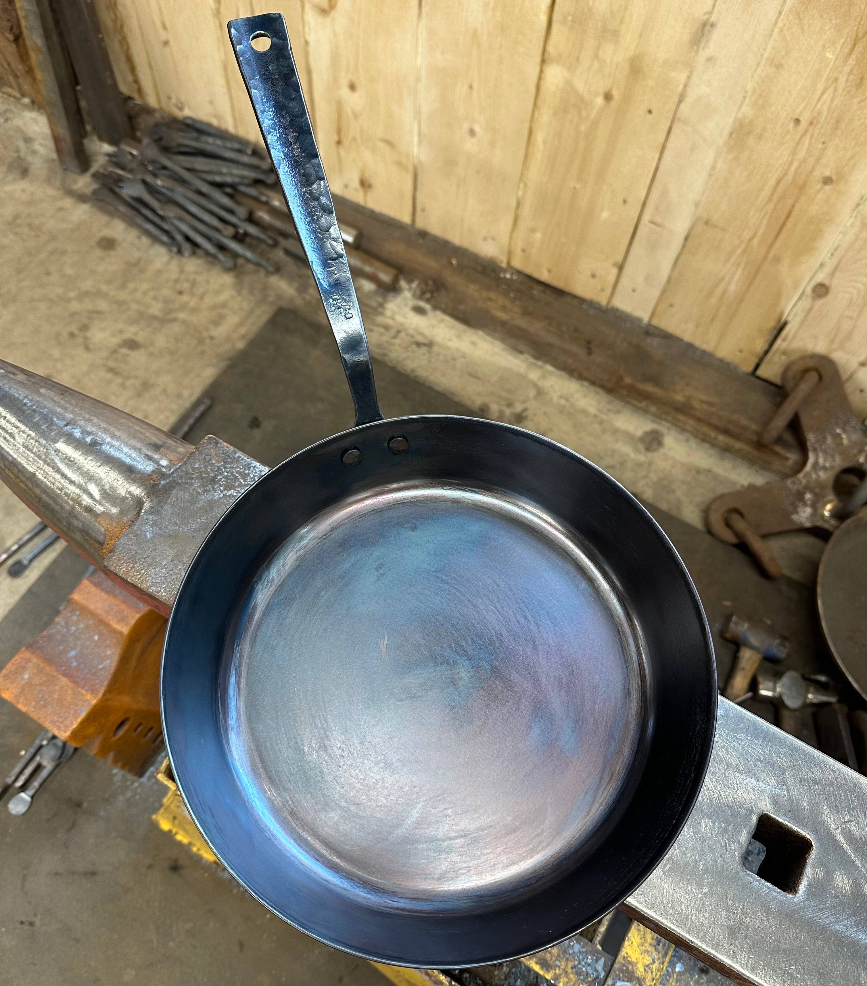 Independent Ironware – wholesale Cast iron skillet – 10.5" Wyoming Range Skillet4