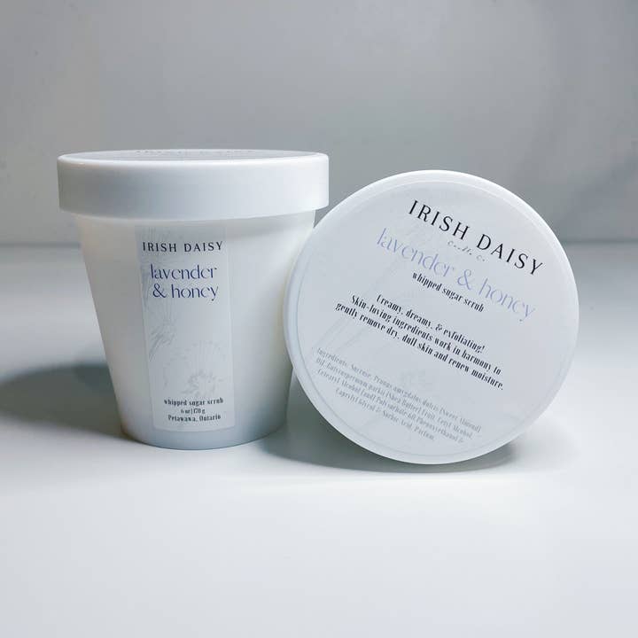 Exfoliant au sucre lavande et miel pour la vente par Irish Daisy Candle Co.