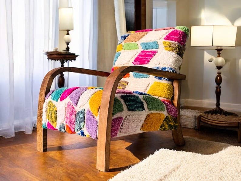 Maroccarpets Poufs and pillows wholesale +31648976894 - Venta al por mayor Sillas - Sillón de madera de nogal hecho a mano – cómodo y único0