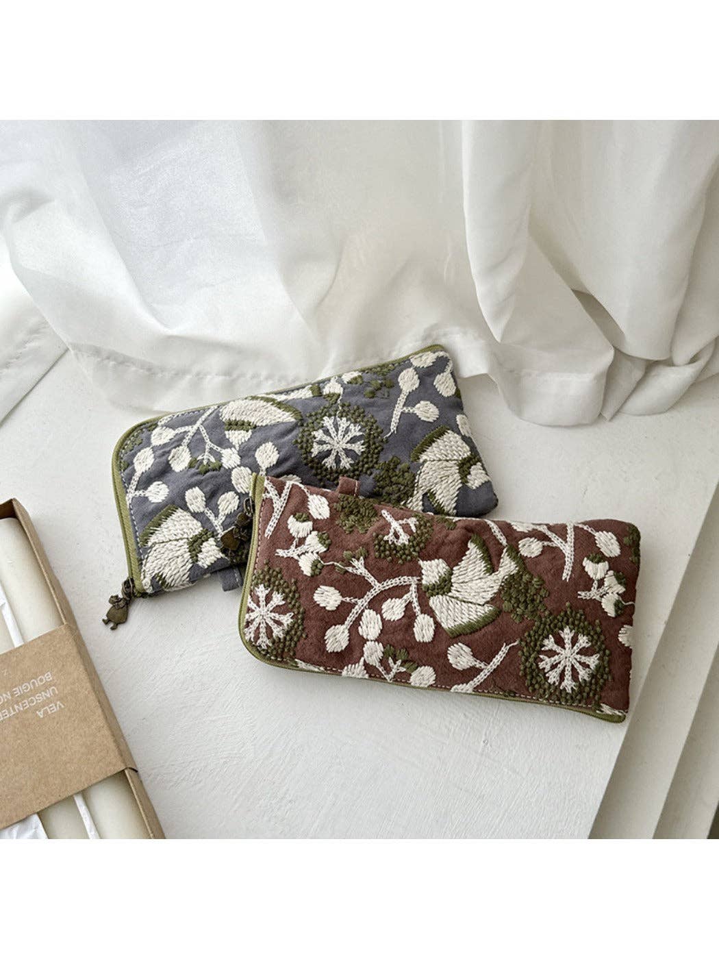 Funkyrel® Atzbranding Limited – wholesale Make-up/cosmetic bag – Cosbai - Embroidered Zipper Makeup Pouch3