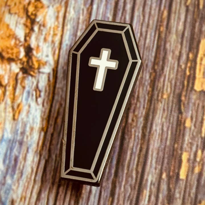 Gotisk kista - Halloween - emaljstift för wholesale av The Fabled Creative Co.