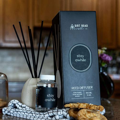 Diffuseur de Parfum Stay Awhile pour la vente par Dirt Road Candle Co