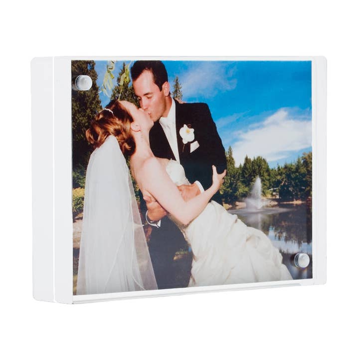 Magnetrahmen mit mattweißer Kante - 5 Größen für den Großhandel von Canetti Design Group Inc.