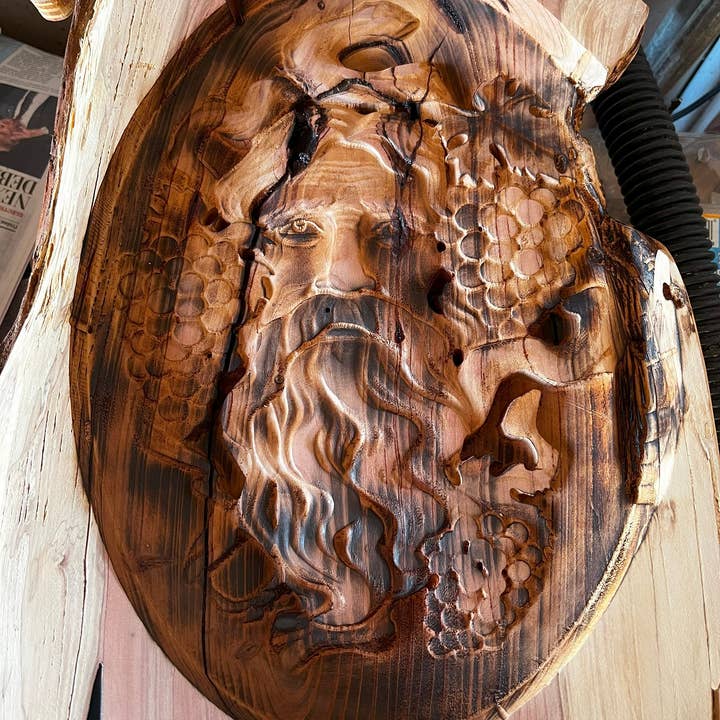 Vieux fermier sculpté sur du pin vivant pour la vente par Golden State Succulents