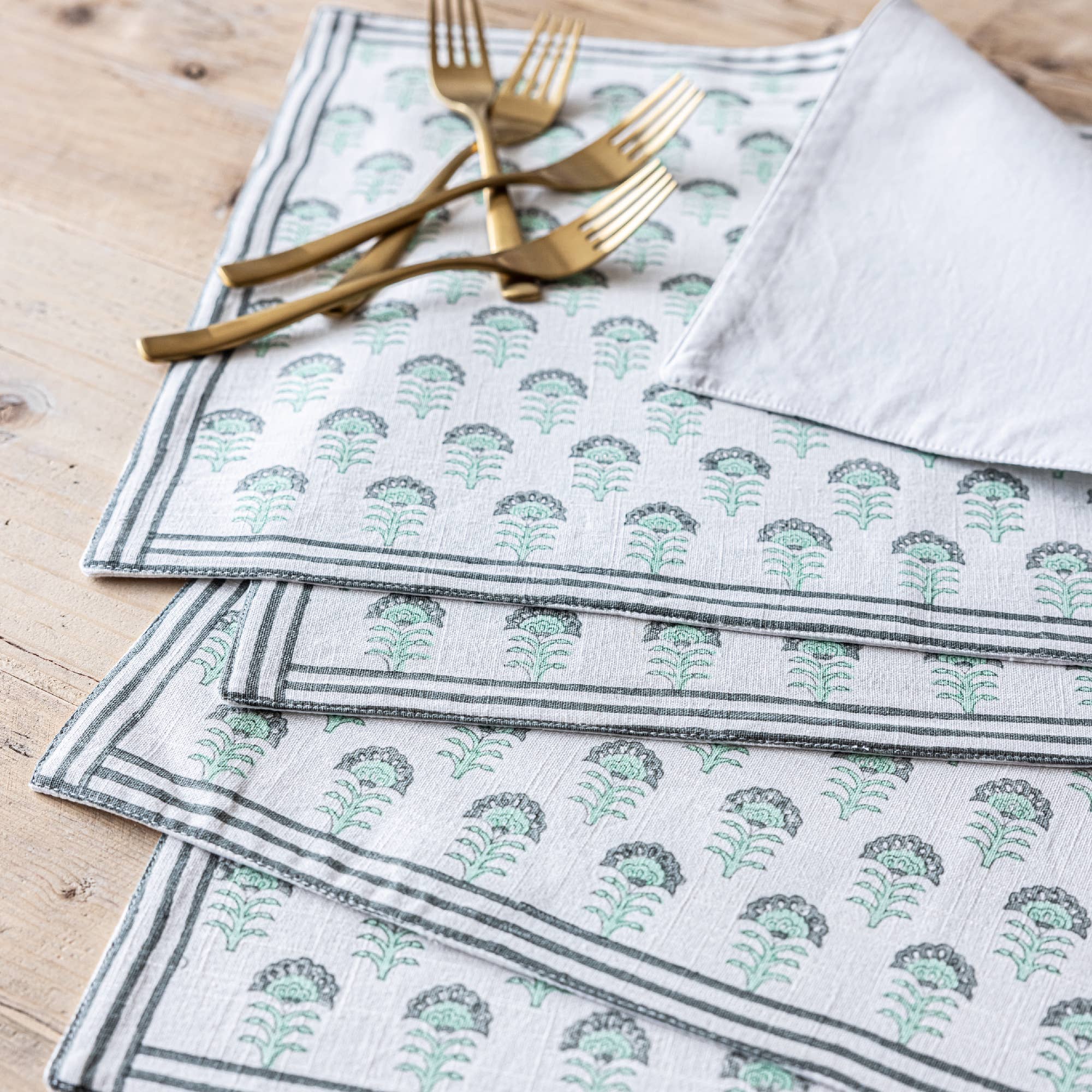 over&back - Wholesale Placemat - Artisan Hand-Blocked Placemats – 100% Cotton – Set of 425