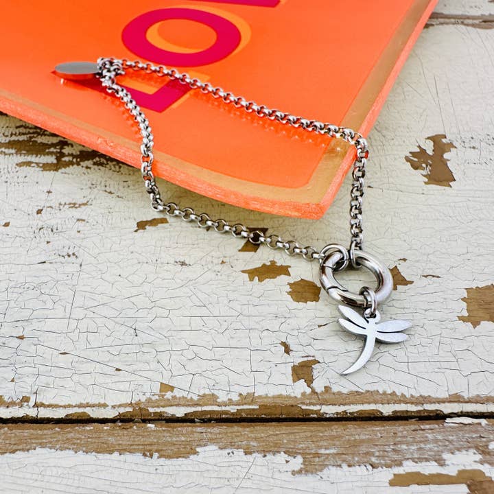 Braccialetto con ciondolo a forma di libellula per la vendita all'ingrosso da parte di Mein Mantra