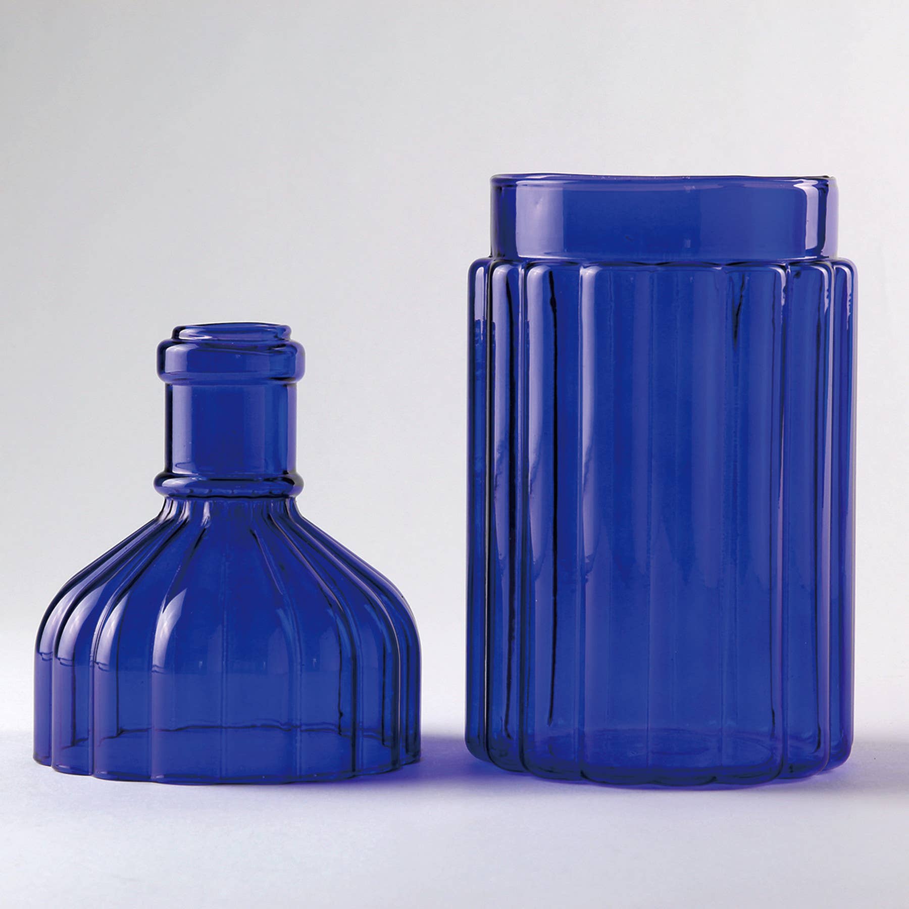 Time Concept - Wholesale Vase - Metropolitan Elegance Ribbed Glass Flower Vase4