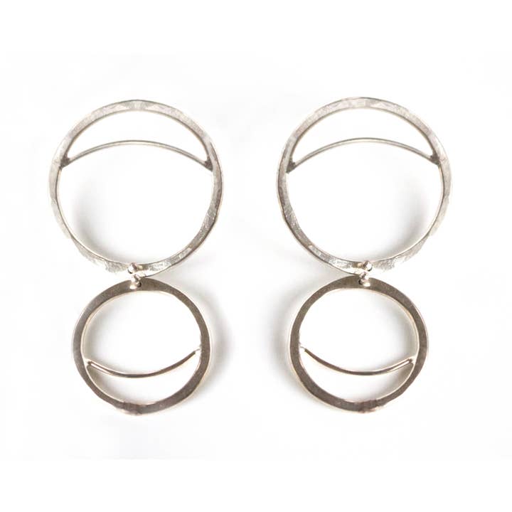 Boucles d'oreilles Mini phase de lune en argent pour la vente par Creature's Virtue