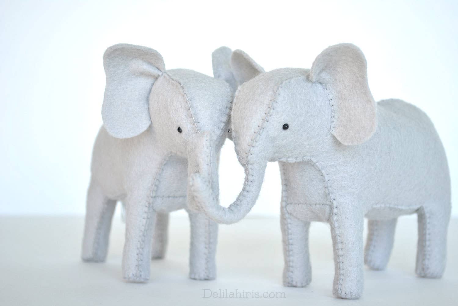 DelilahIris Designs – wholesale Sömnadskit – Filtsyhantverkssats - Fylld elefant3