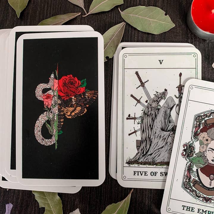 TheAlphaLoft – Großhandel Tarot-Karten – Tarotdeck der Wiedergeburt (schwarze und goldene Schachteln mit Markenlogo)2