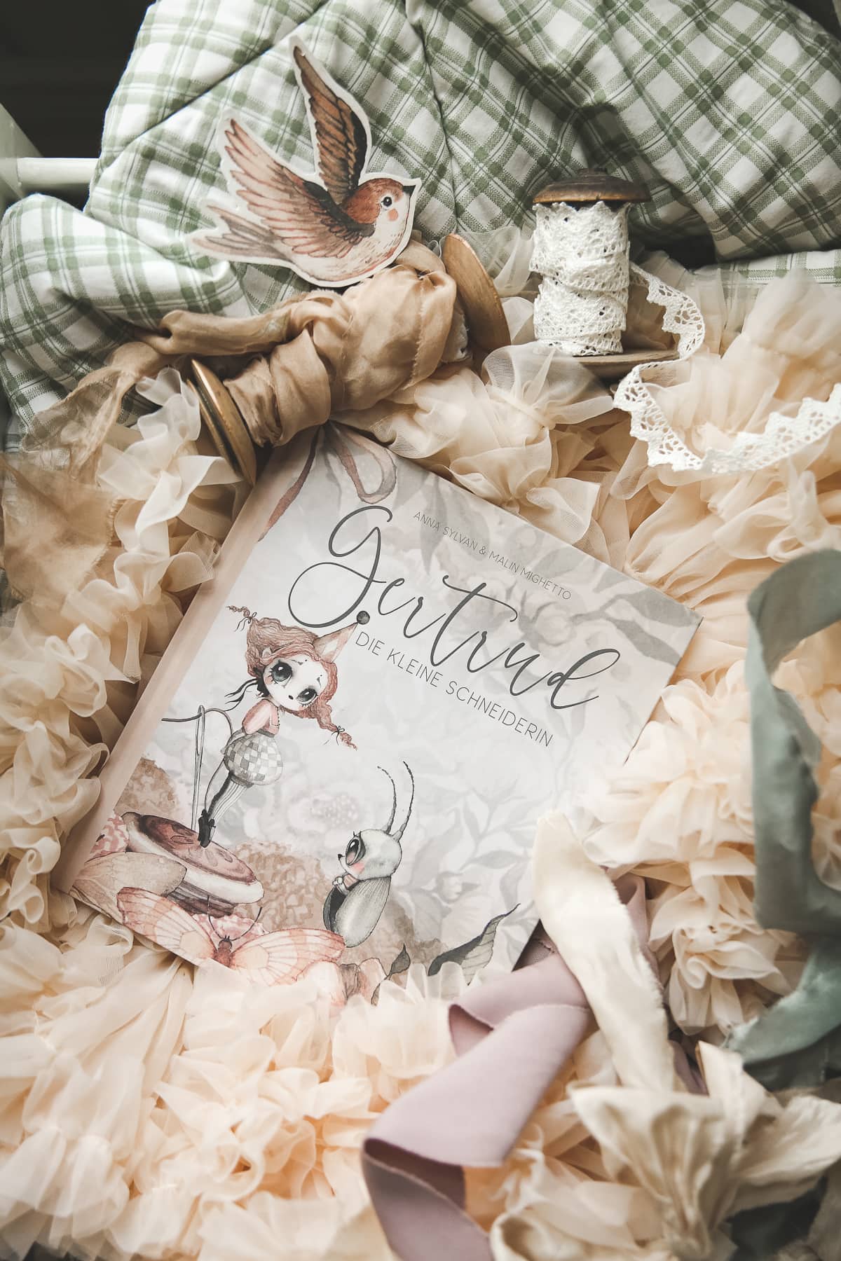 Mrs Mighetto - Wholesale Preschool Book (3-5) - Gertrud - Die Kleine Schneiderin2