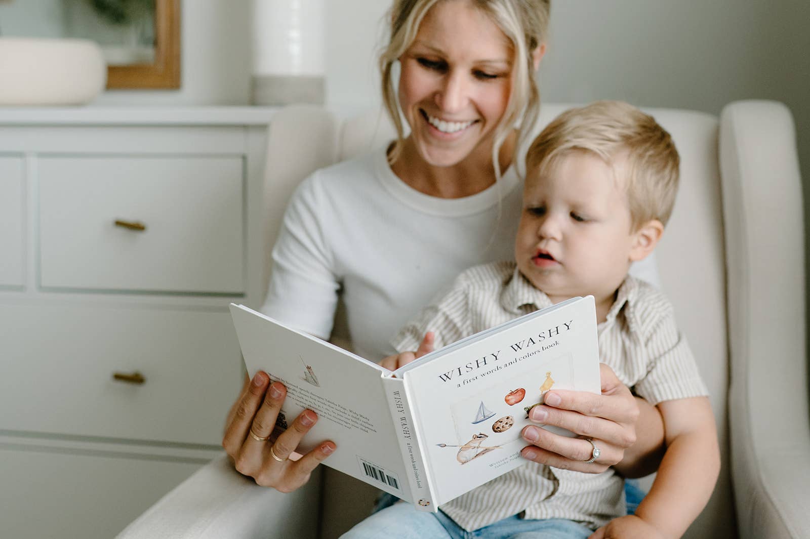 Paige Tate & Co. - Wholesale Baby & Toddler Book (0-2) - Wishy Washy: A Board Book of First Words and Colors5