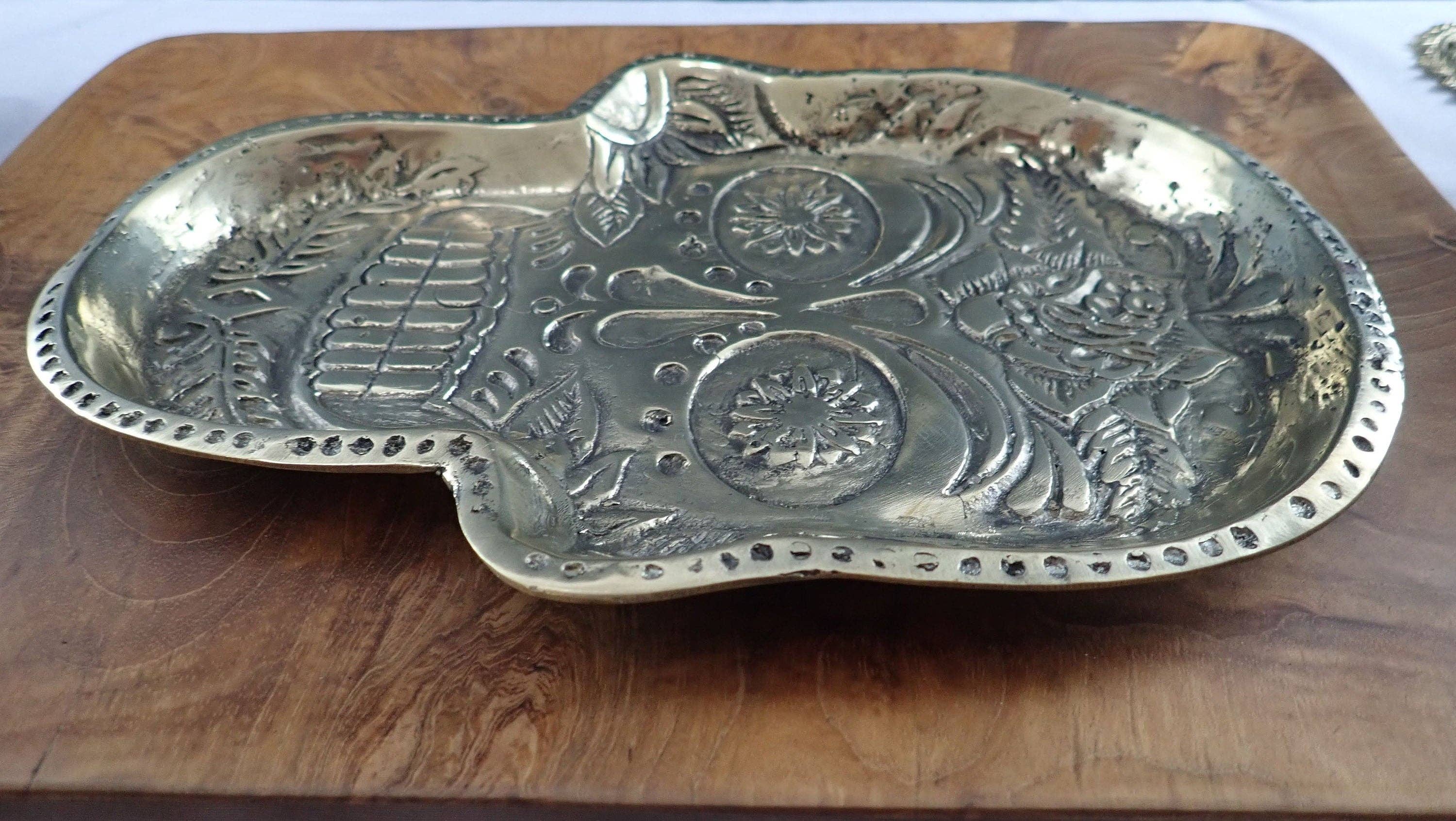 Ubud Glass - Vente Plateaux décoratifs - Plateaux de service en laiton mexicain - Beauté intemporelle pour des réceptions élégantes2