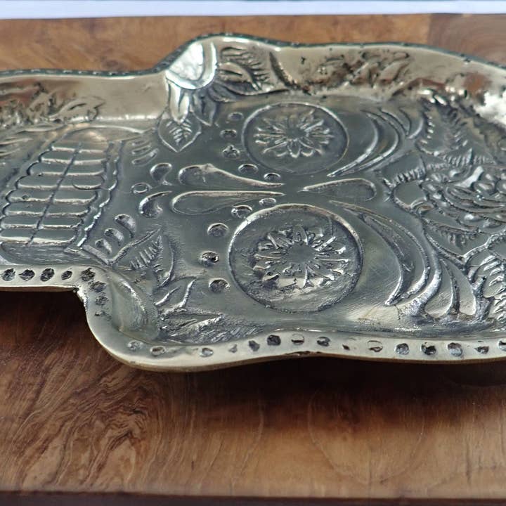 Ubud Glass - Vente Plateaux décoratifs - Plateaux de service en laiton mexicain - Beauté intemporelle pour des réceptions élégantes2