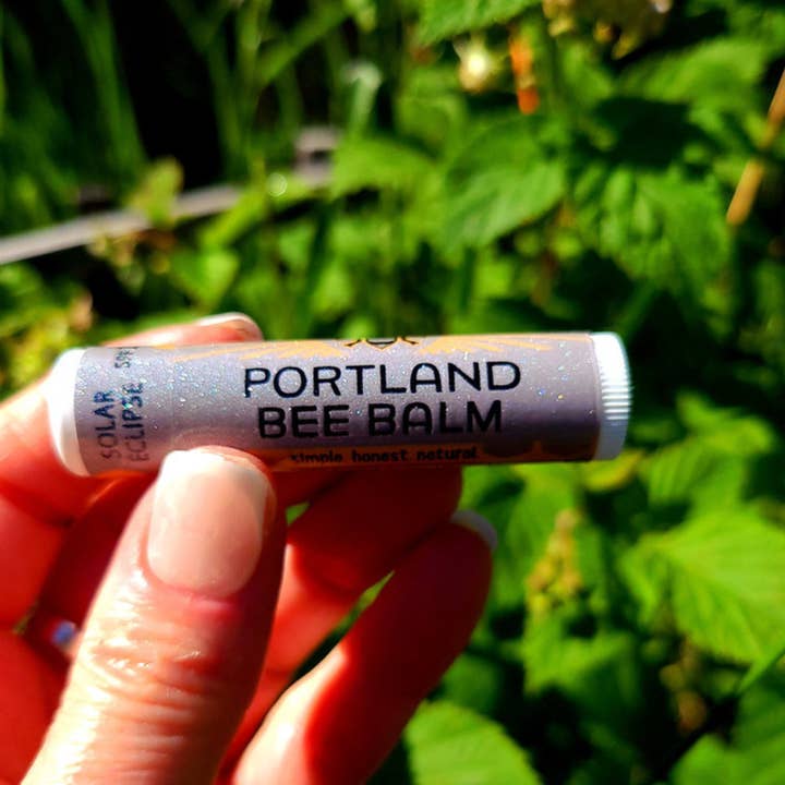 Portland Bee Balm – wholesale Läppbalsam – Vertikal magnetisk bivax återfuktande läppbalsam display 12 st4