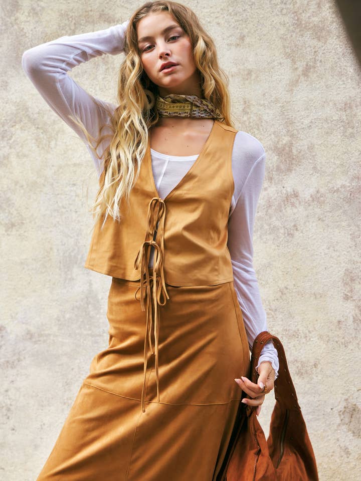 TOP SENZA MANICHE CON CHIUSURA A FIOCCO per la vendita all'ingrosso da parte di Mustard Seed