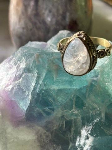 Anillo Rainbow Moonstone tamaño 8 para venta al por mayor de Wild Peonies Xo