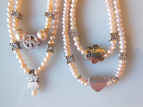 Jane A Gordon: Jewelry  Art  Gifts  Inspiration – wholesale Halsband - Barn – Pärlor för små flickor - blomma hänge på sötvattenspärlor från Kina1