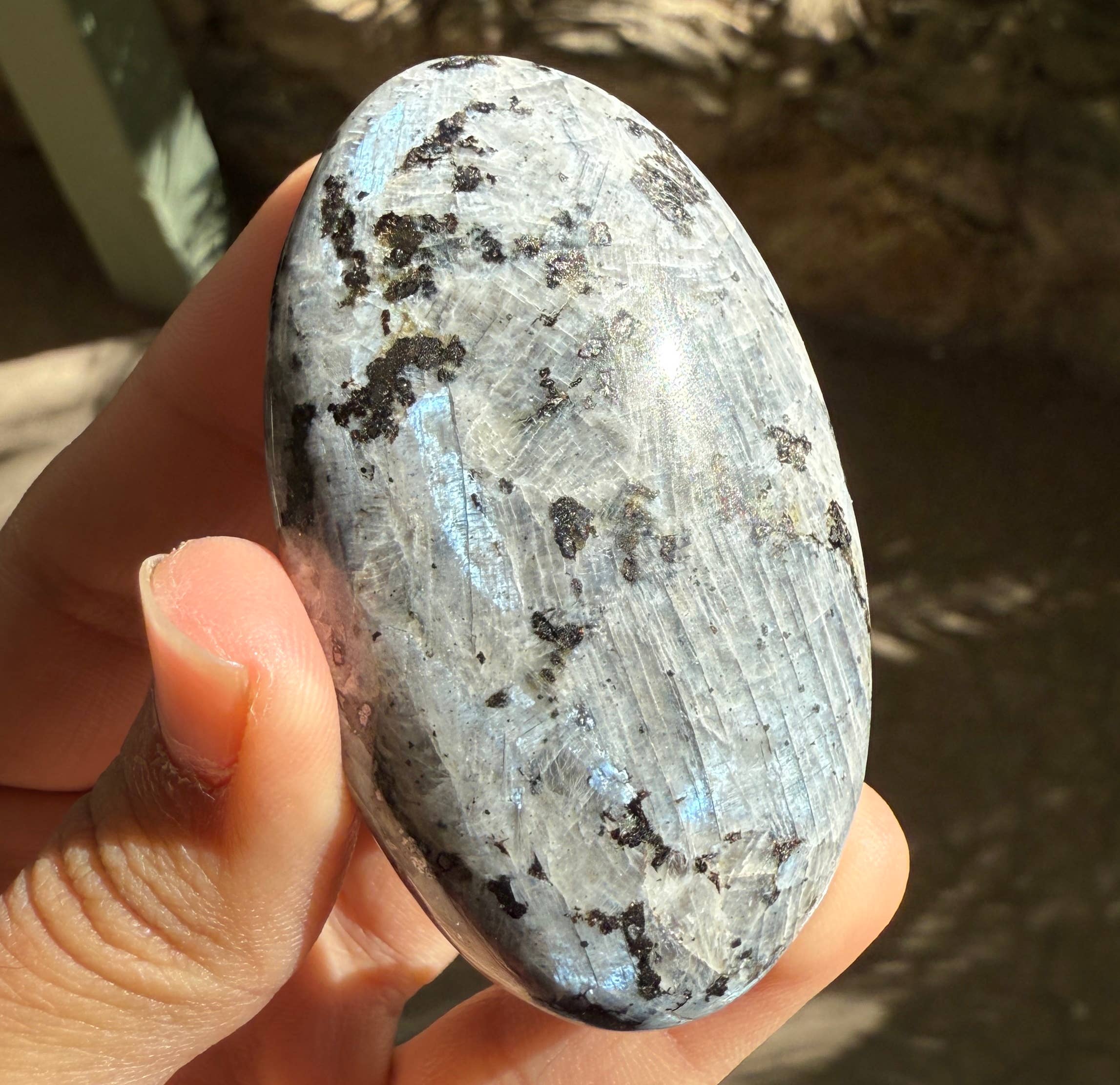 ZeeRocks – wholesale Andlig sten/kristall – Larvikit Palmstenar1