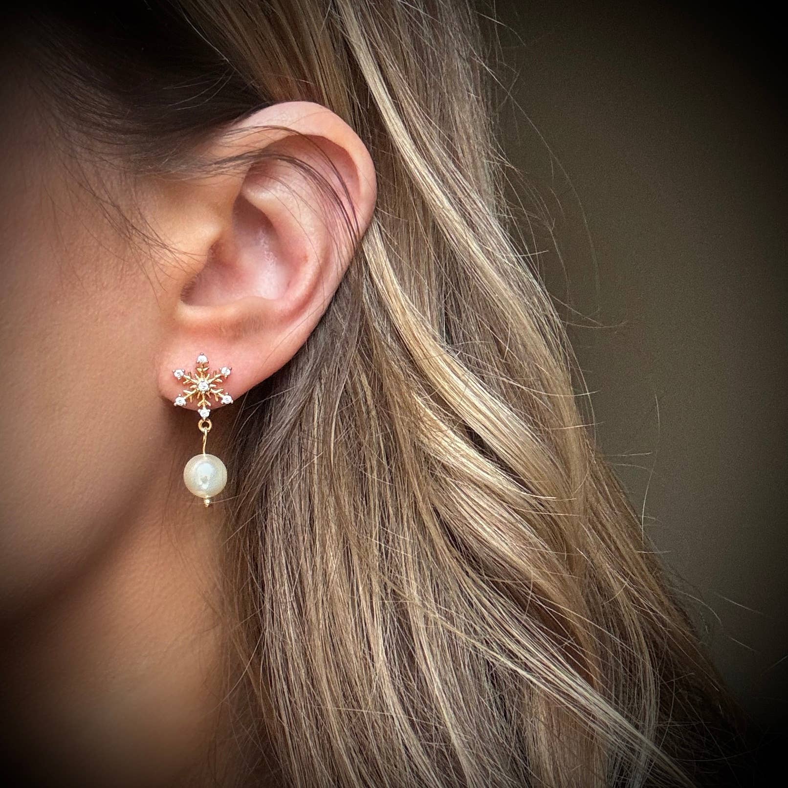 SALT by Sarah Curtis - Wholesale Stud/Post Earrings - PEARL SNOWFLAKE DANGLE EARRINGS | chic winter stud earrings1