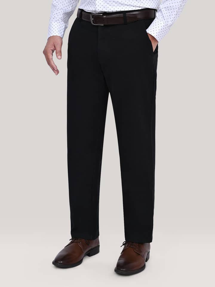 Schwarze Flat Front Smart Fit Chinos für den Großhandel von Brian Oak Limited